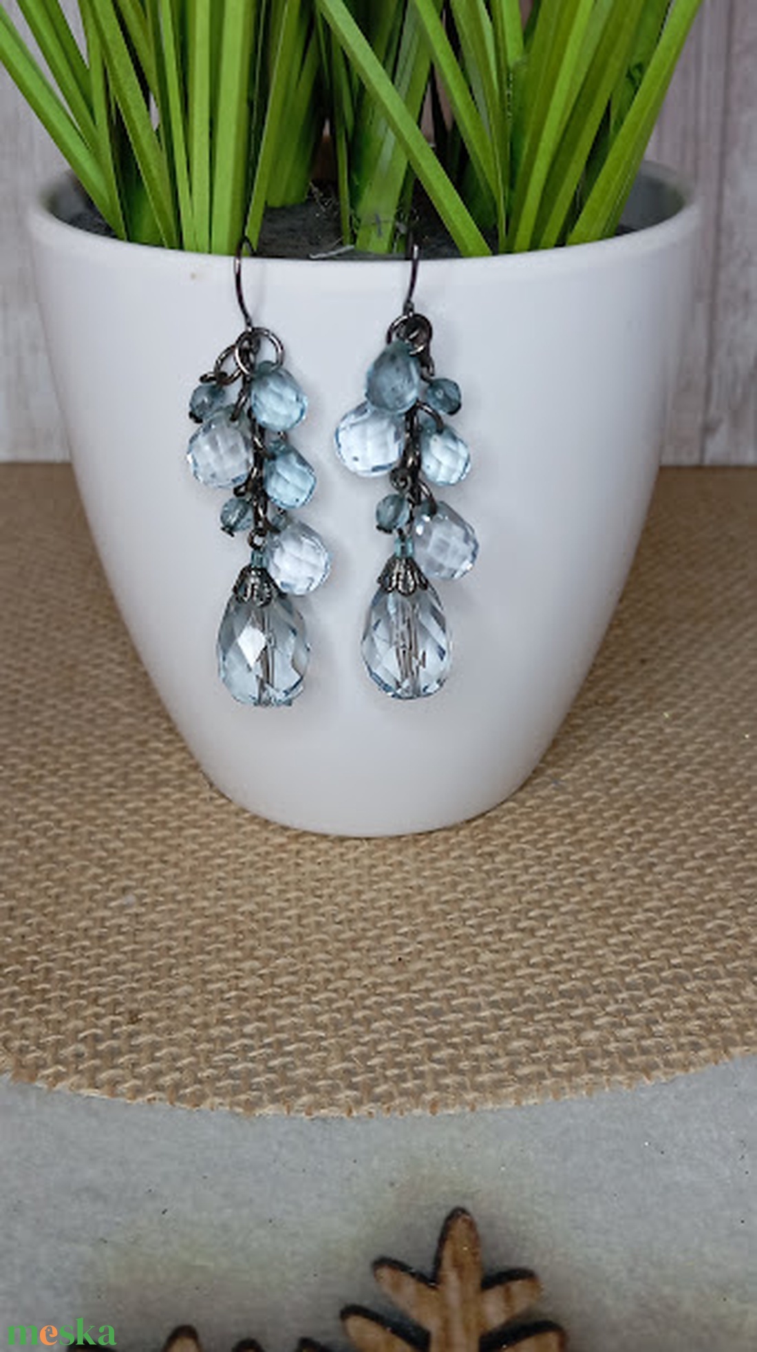 Áttetsző, kék árnyalatú lógós fülbevaló - ékszer - fülbevaló - lógó fülbevaló - Meska.hu