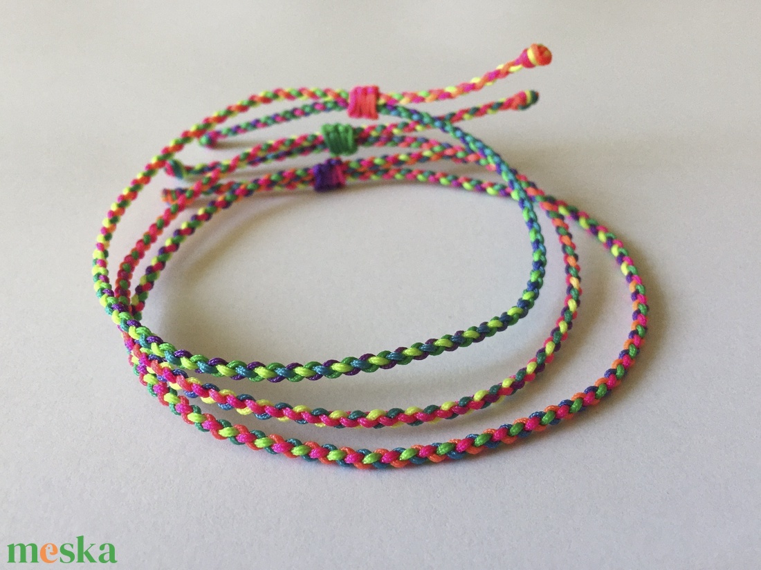 Multicolor fonott karkötő - ékszer - karkötő - fonott karkötő - Meska.hu Multicolor fonott karkötő - ékszer - karkötő - fonott karkötő - Meska.hu