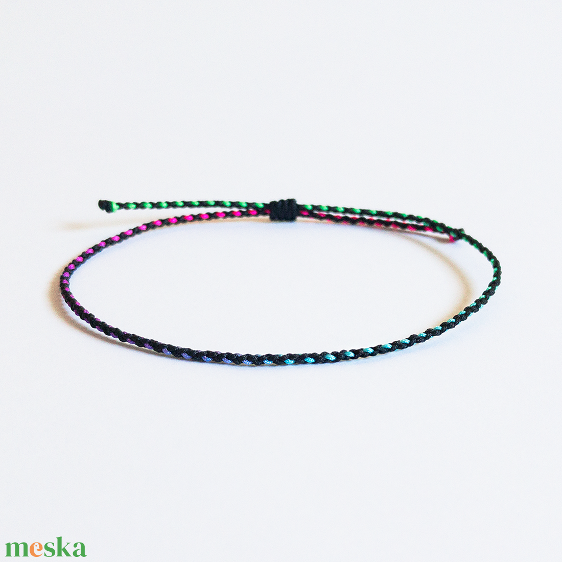 Multicolor - Black minimal karkötő (vékony) - ékszer - karkötő - fonott karkötő - Meska.hu