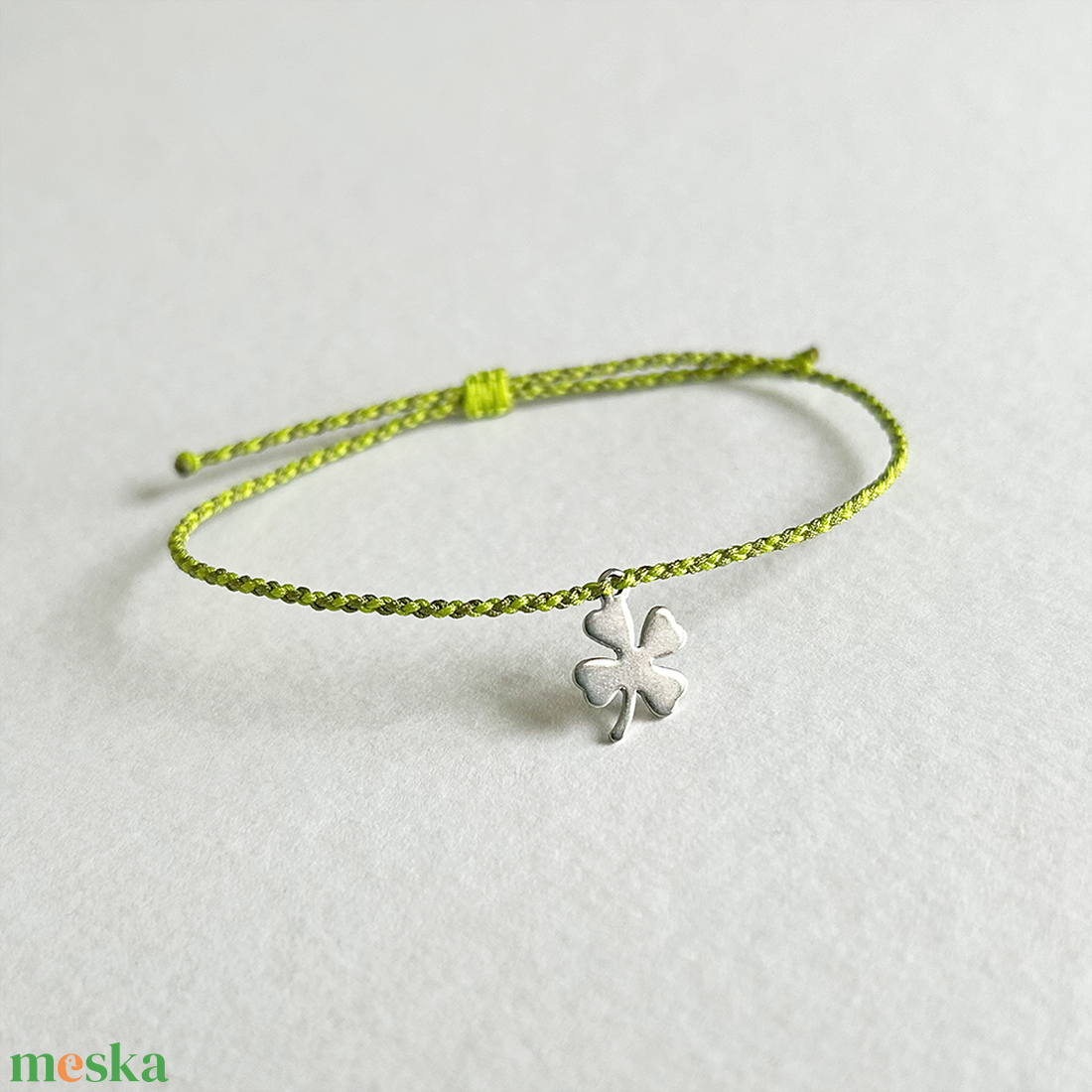 Four-leaf clover minimal karkötő (vékony) - Olive - Lime - ékszer - karkötő - karkötő medállal - Meska.hu Four-leaf clover minimal karkötő (vékony) - Olive - Lime - ékszer - karkötő - karkötő medállal - Meska.hu