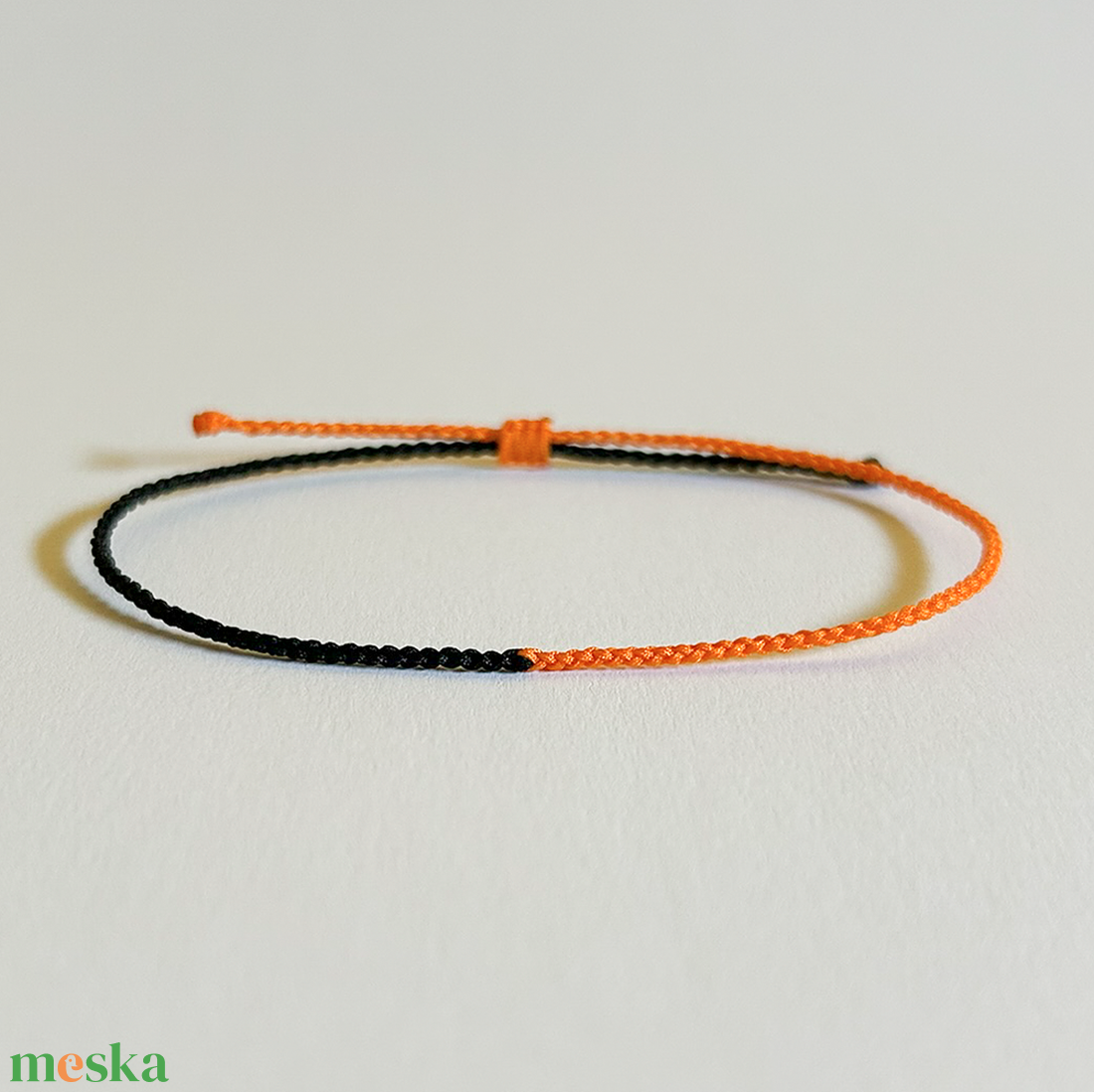 Orange - Black V2 karkötő (vékony) - Halloween 2025 - ékszer - karkötő - fonott karkötő - Meska.hu Orange - Black V2 karkötő (vékony) - Halloween 2025 - ékszer - karkötő - fonott karkötő - Meska.hu