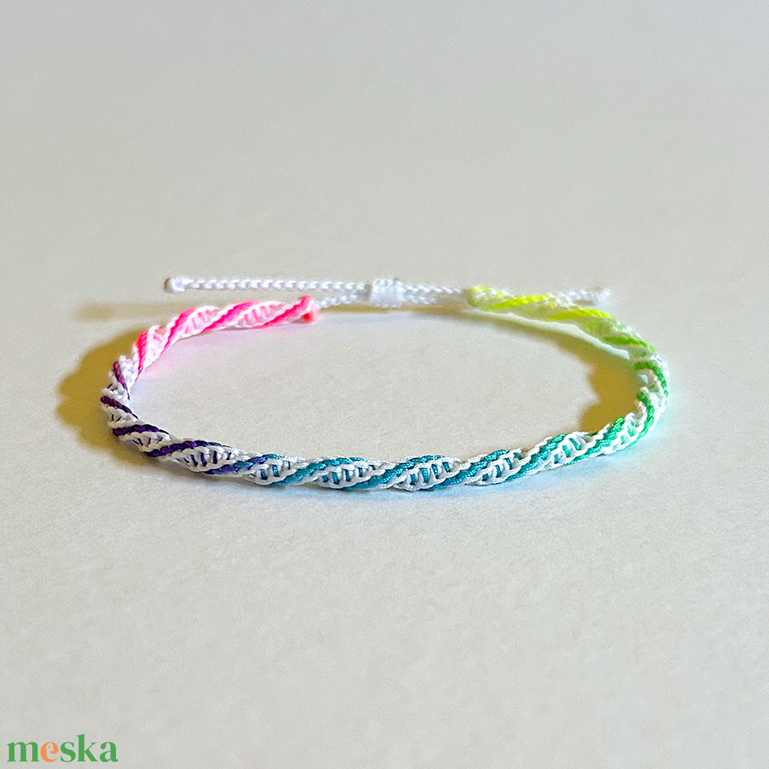 Multicolor - White DNS karkötő (vékony) - ékszer - karkötő - fonott karkötő - Meska.hu