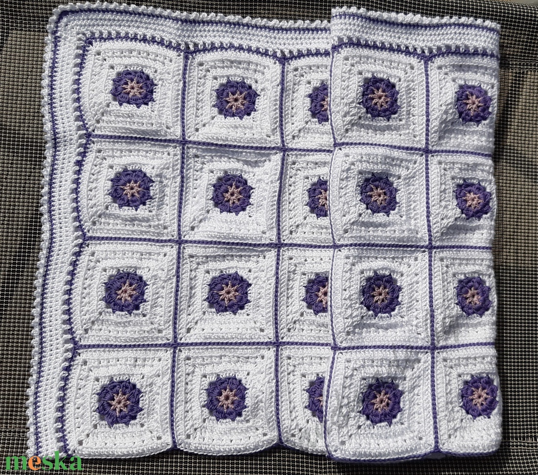 Horgolt lila virágos babatakaró - otthon & életmód - babaszoba, gyerekszoba - Meska.hu