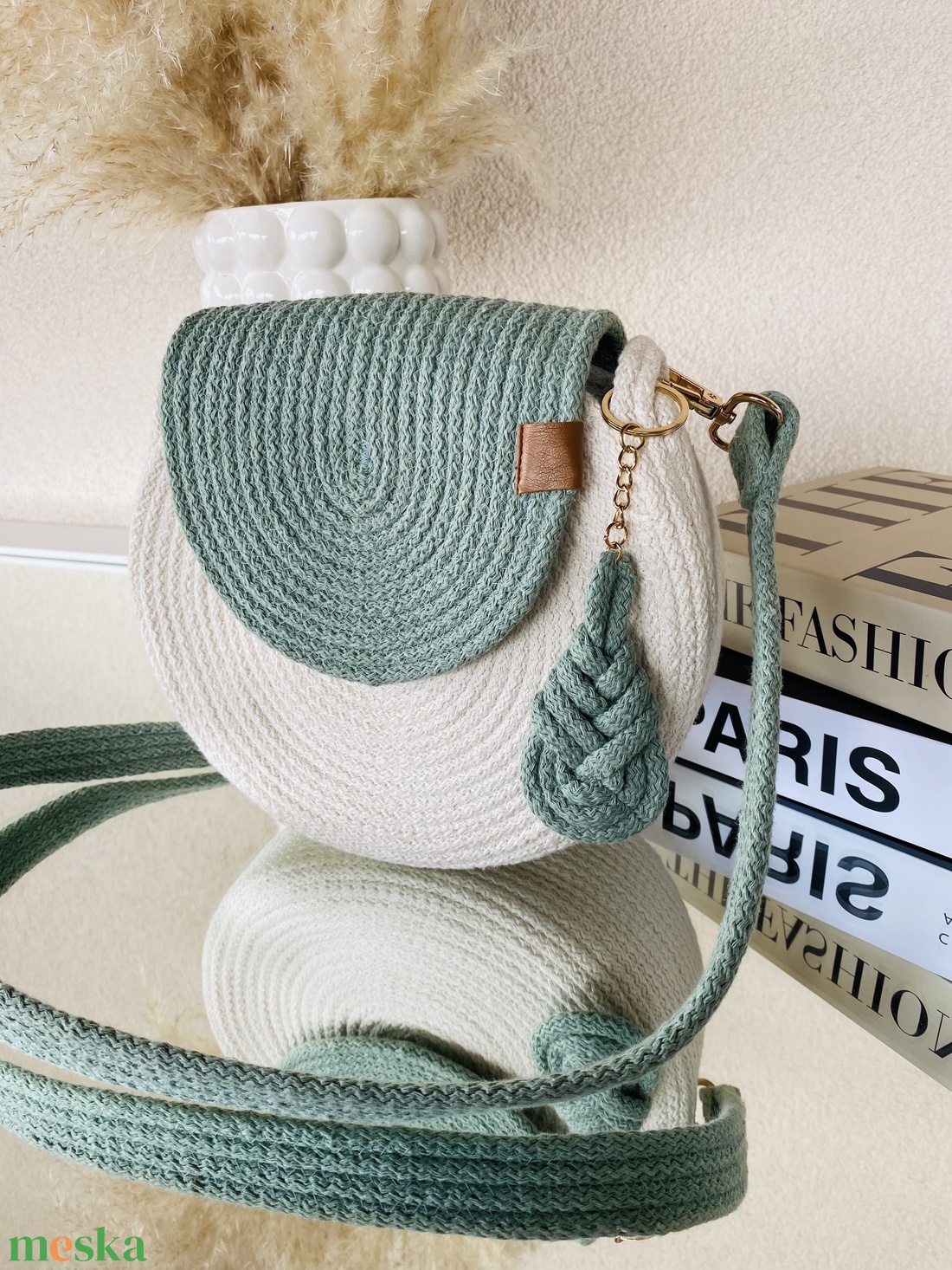 Crossbody kör alakú táska  - stílusos kistáska akár más színben is  - táska & tok - kézitáska & válltáska - vállon átvethető táska - Meska.hu