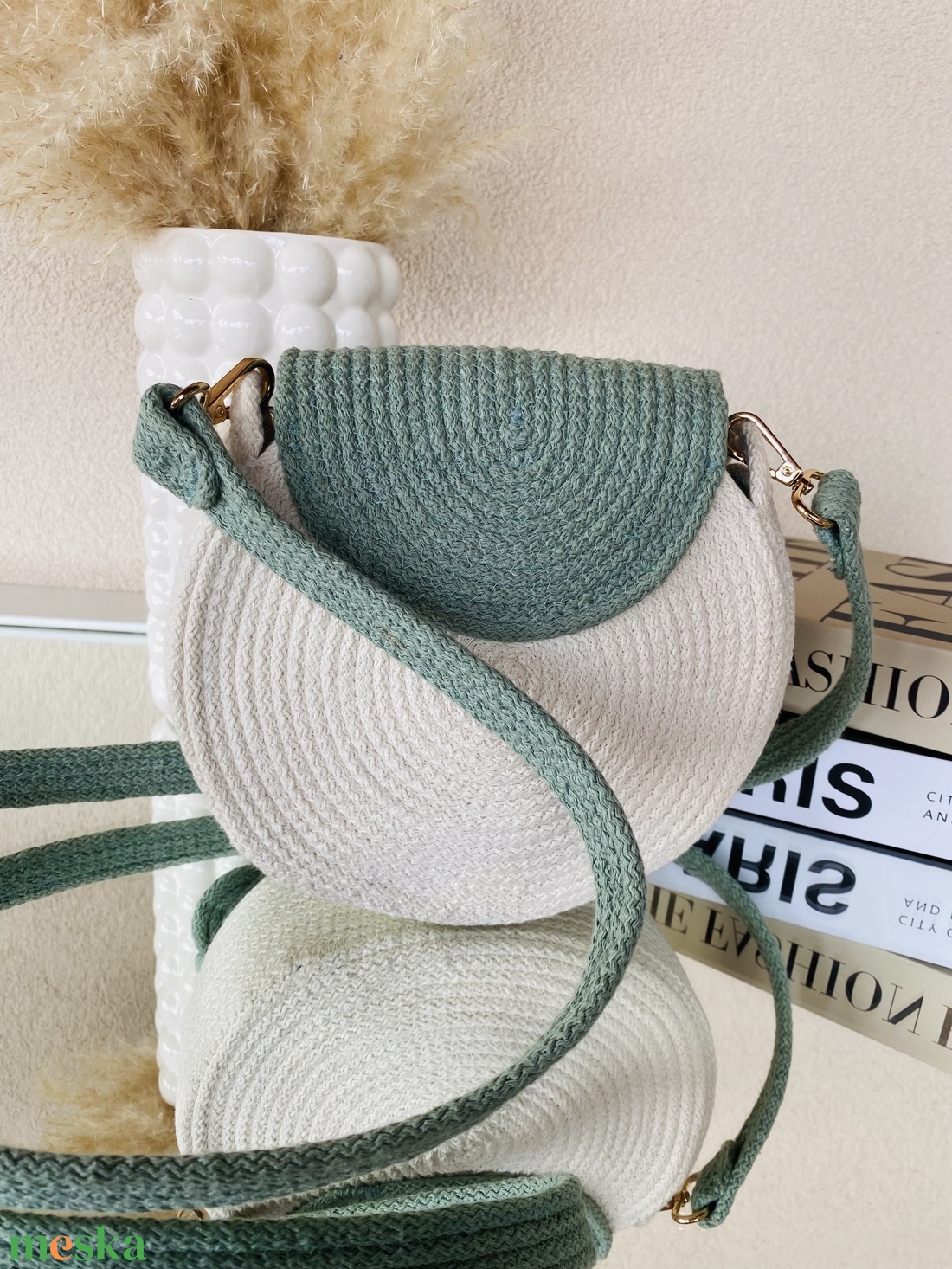 Crossbody kör alakú táska  - stílusos kistáska akár más színben is  - táska & tok - kézitáska & válltáska - vállon átvethető táska - Meska.hu