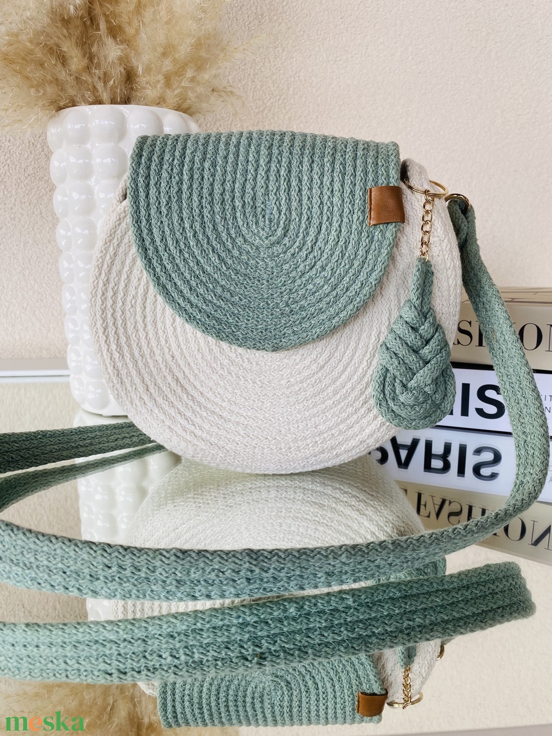 Crossbody kör alakú táska  - stílusos kistáska akár más színben is  - táska & tok - kézitáska & válltáska - vállon átvethető táska - Meska.hu