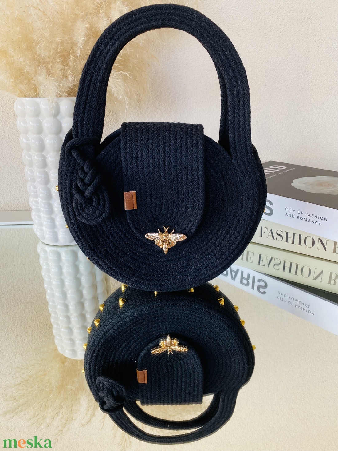 Elegáns női táska szegecsekkel - bármilyen színben  - táska & tok - kézitáska & válltáska - vállon átvethető táska - Meska.hu