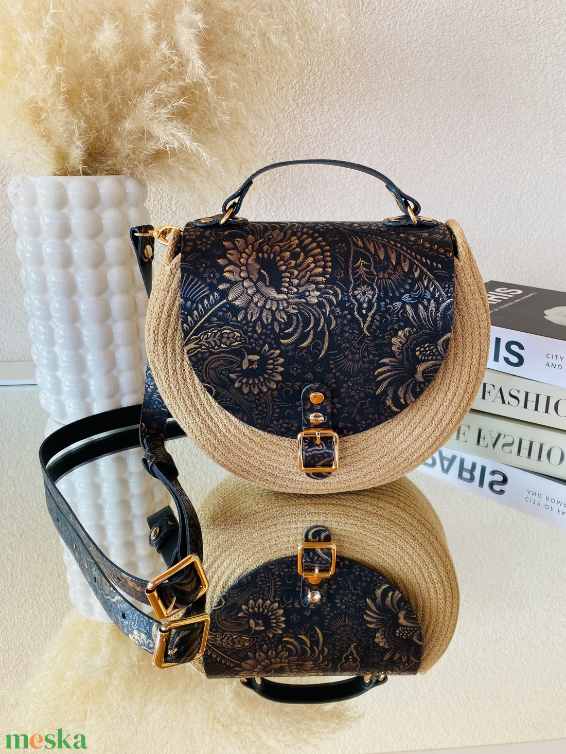 Különleges női táska, valódi bőr kiegészítőkkel - táska & tok - kézitáska & válltáska - vállon átvethető táska - Meska.hu