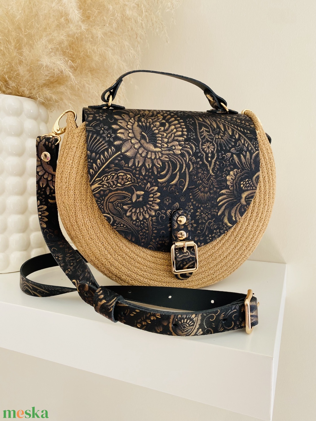 Különleges női táska, valódi bőr kiegészítőkkel - táska & tok - kézitáska & válltáska - vállon átvethető táska - Meska.hu