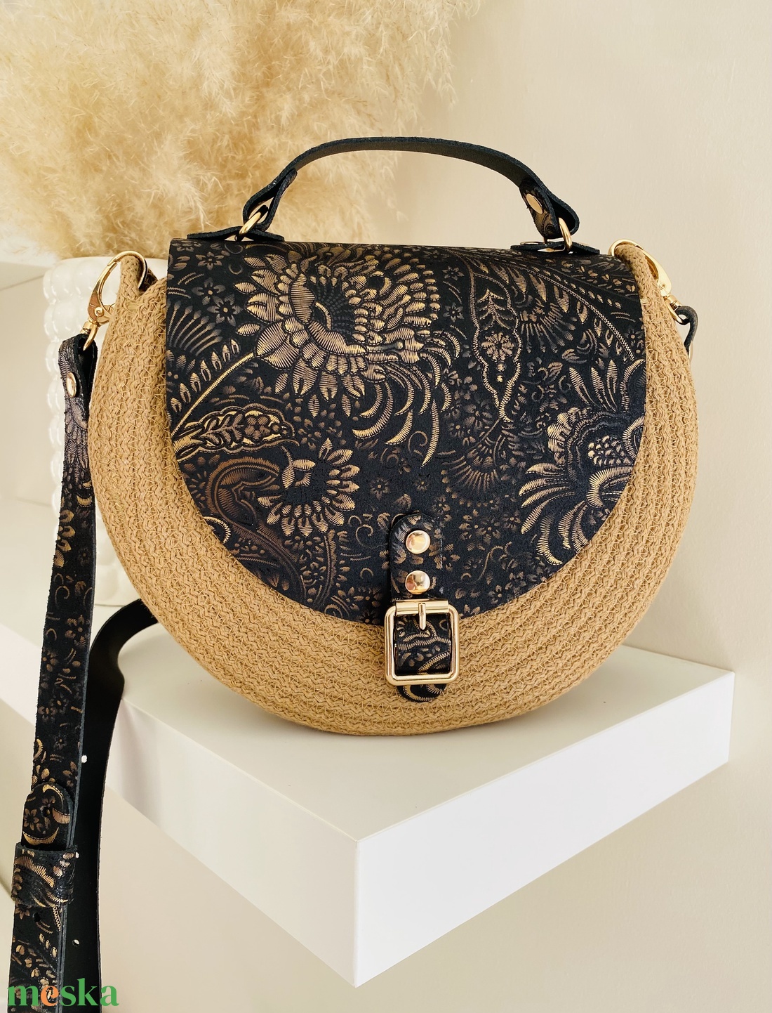 Különleges női táska, valódi bőr kiegészítőkkel - táska & tok - kézitáska & válltáska - vállon átvethető táska - Meska.hu