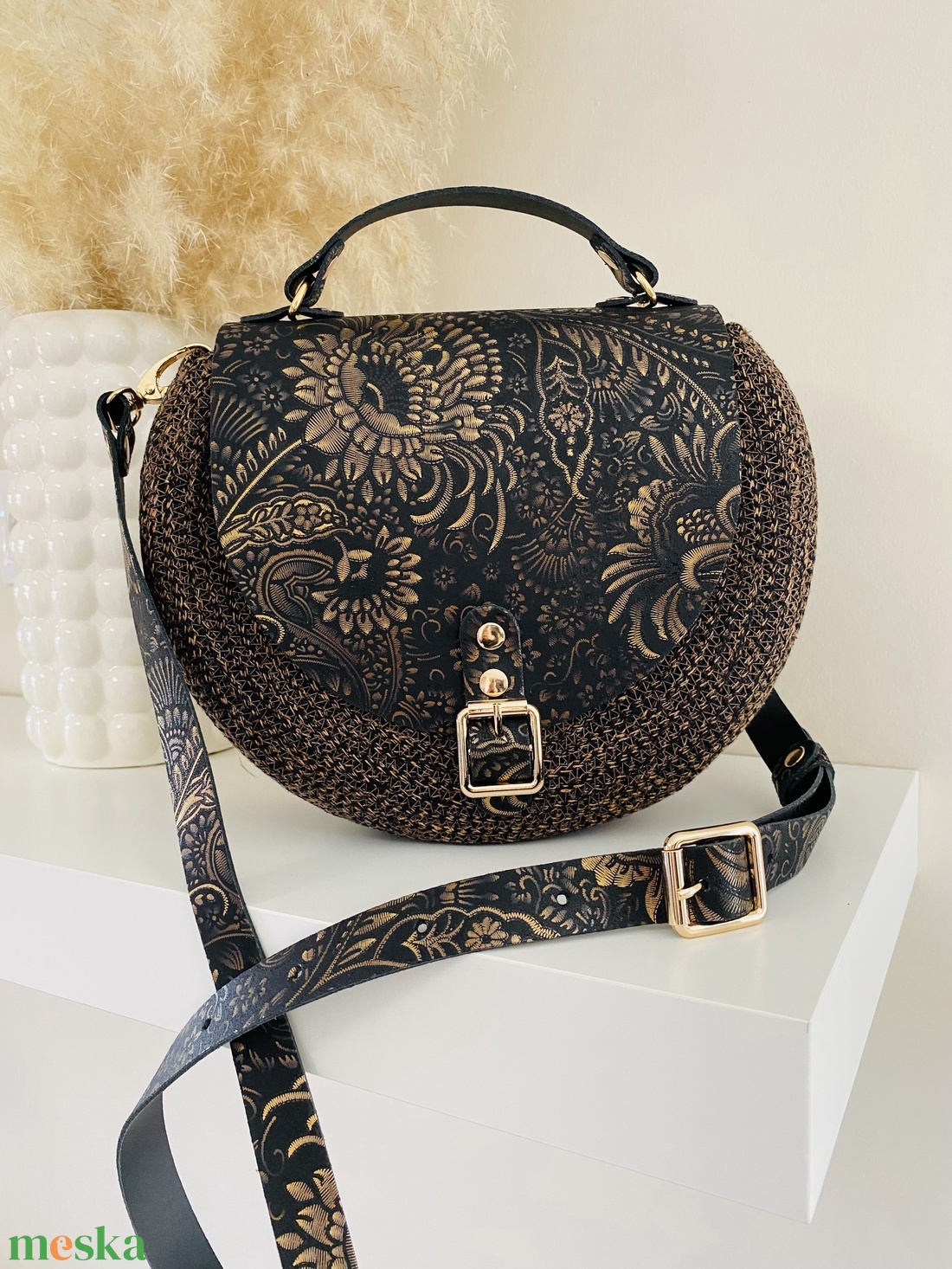 Különleges női táska, valódi bőr kiegészítőkkel - táska & tok - kézitáska & válltáska - vállon átvethető táska - Meska.hu