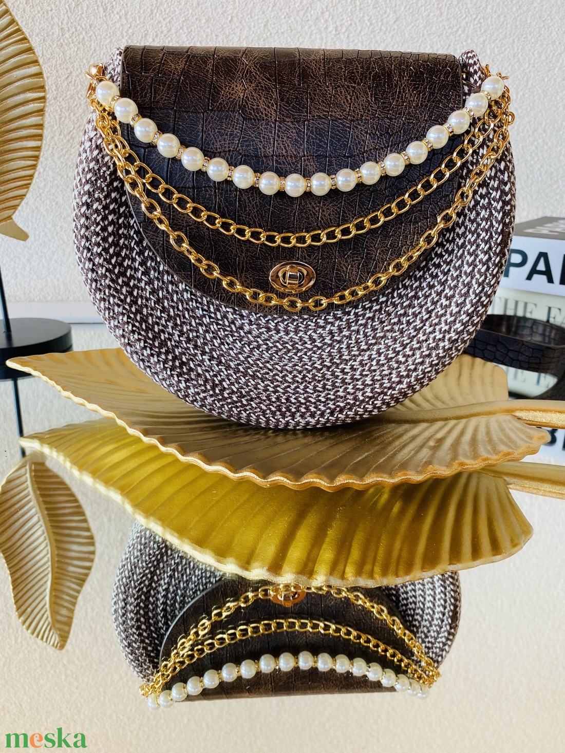 Női crossbody táska - különleges kézműves táska barna és krm színben - táska & tok - kézitáska & válltáska - vállon átvethető táska - Meska.hu