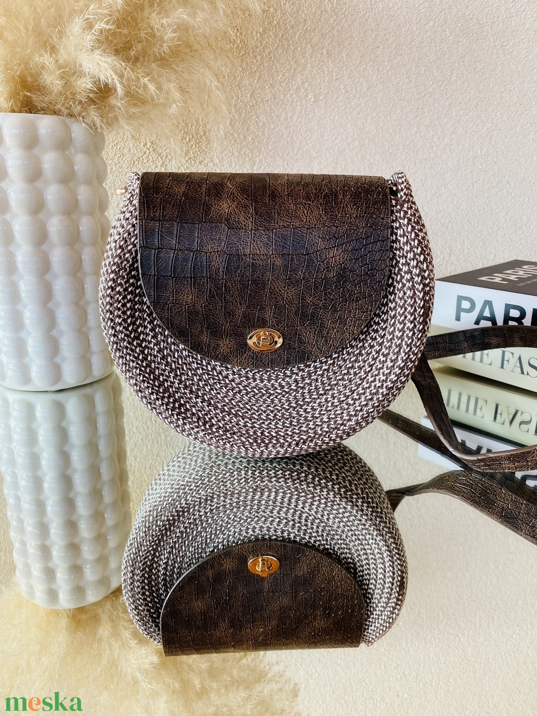 Női crossbody táska - különleges kézműves táska barna és krm színben - táska & tok - kézitáska & válltáska - vállon átvethető táska - Meska.hu