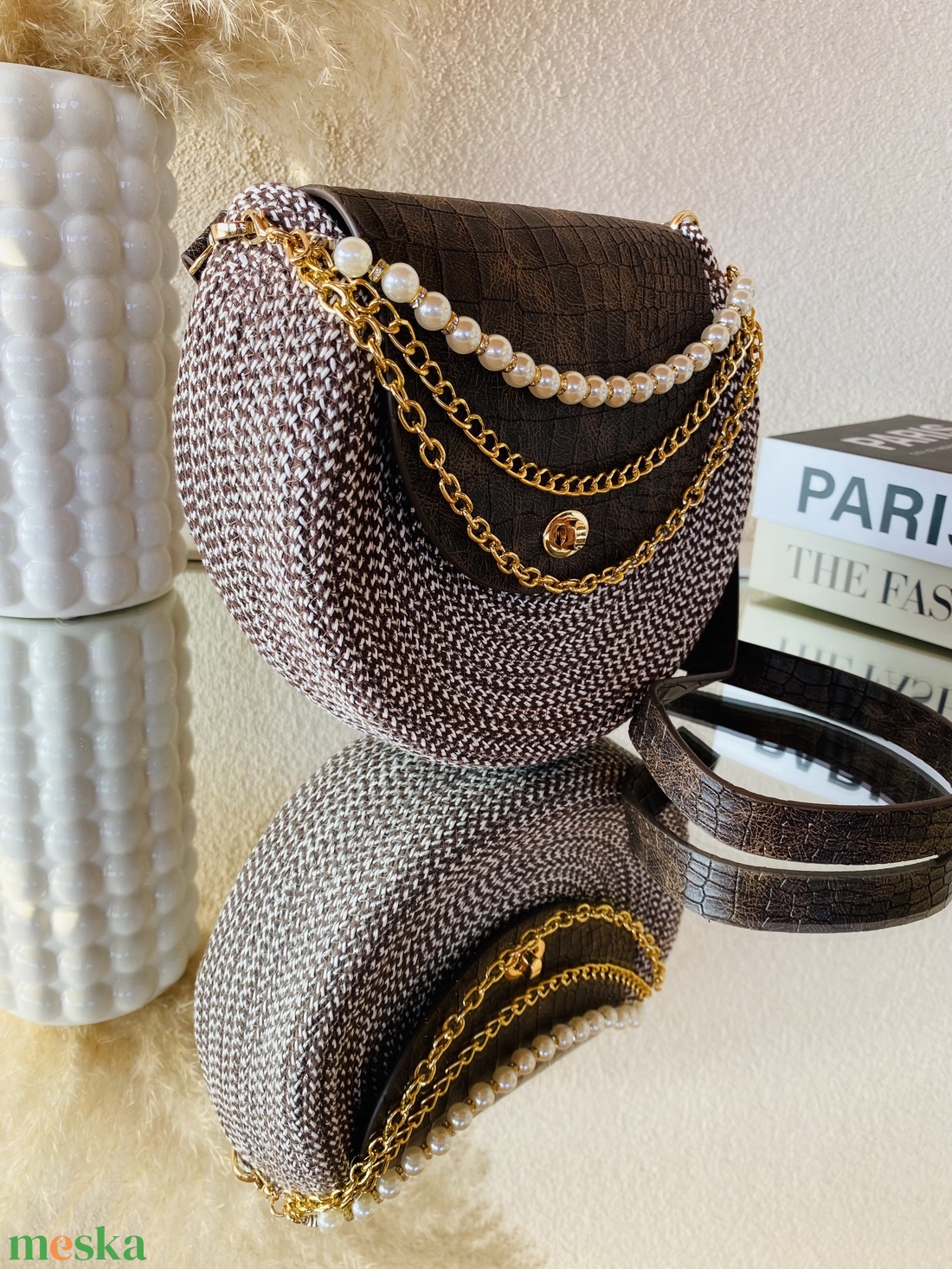 Női crossbody táska - különleges kézműves táska barna és krm színben - táska & tok - kézitáska & válltáska - vállon átvethető táska - Meska.hu