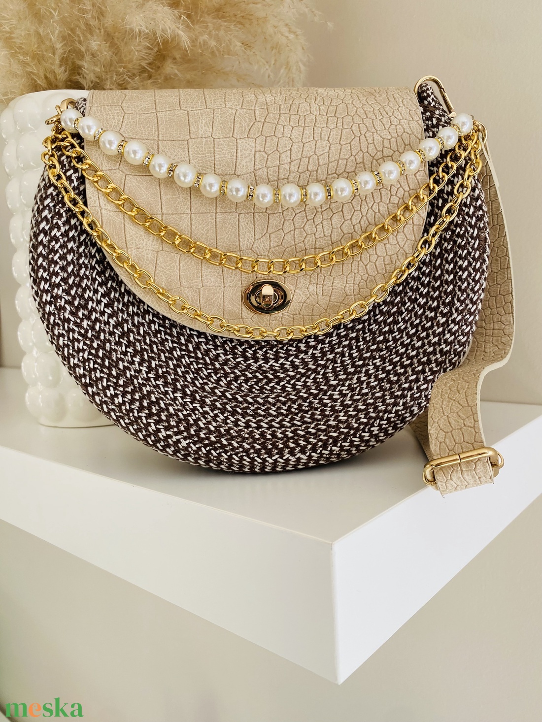Női crossbody táska - különleges kézműves táska barna és krm színben - táska & tok - kézitáska & válltáska - vállon átvethető táska - Meska.hu