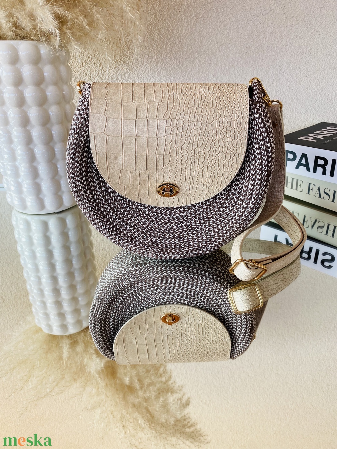 Női crossbody táska - különleges kézműves táska barna és krm színben - táska & tok - kézitáska & válltáska - vállon átvethető táska - Meska.hu