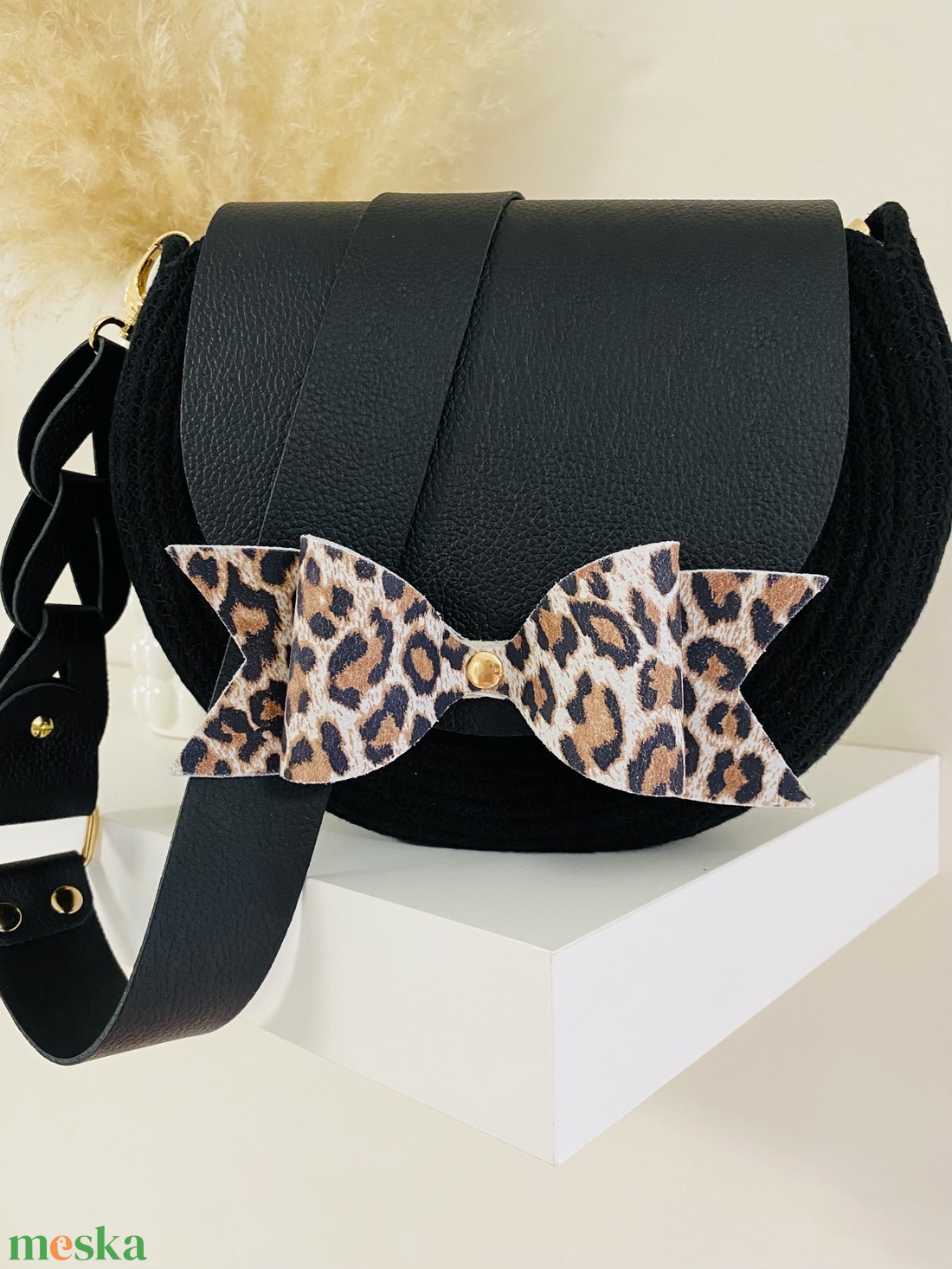 Különleges női táska, valódi bőr kiegészítőkkel - táska & tok - kézitáska & válltáska - vállon átvethető táska - Meska.hu