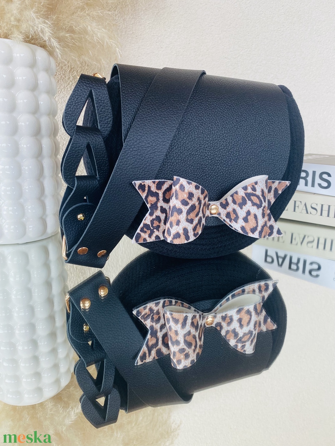 Különleges női táska, valódi bőr kiegészítőkkel - táska & tok - kézitáska & válltáska - vállon átvethető táska - Meska.hu