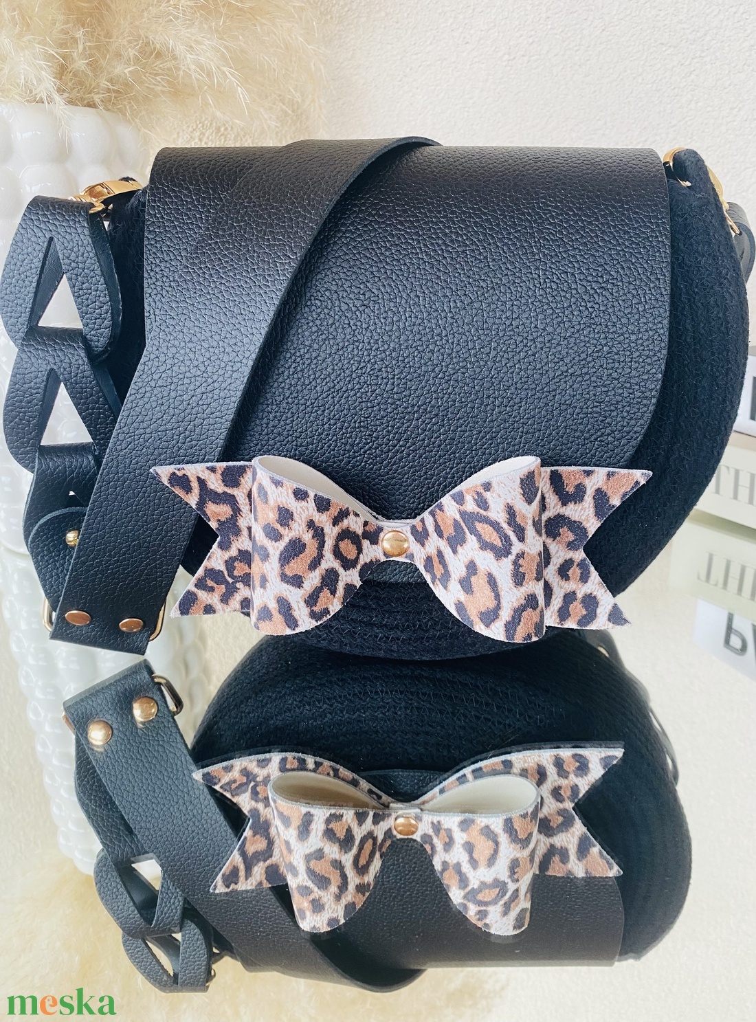 Különleges női táska, valódi bőr kiegészítőkkel - táska & tok - kézitáska & válltáska - vállon átvethető táska - Meska.hu