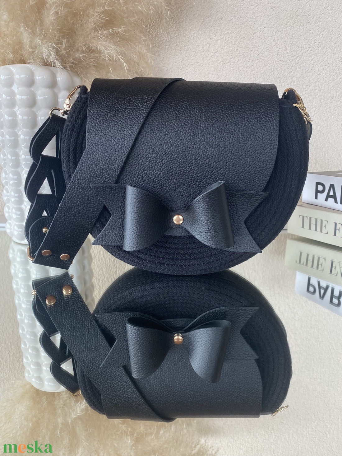 Különleges női táska, valódi bőr kiegészítőkkel - táska & tok - kézitáska & válltáska - vállon átvethető táska - Meska.hu