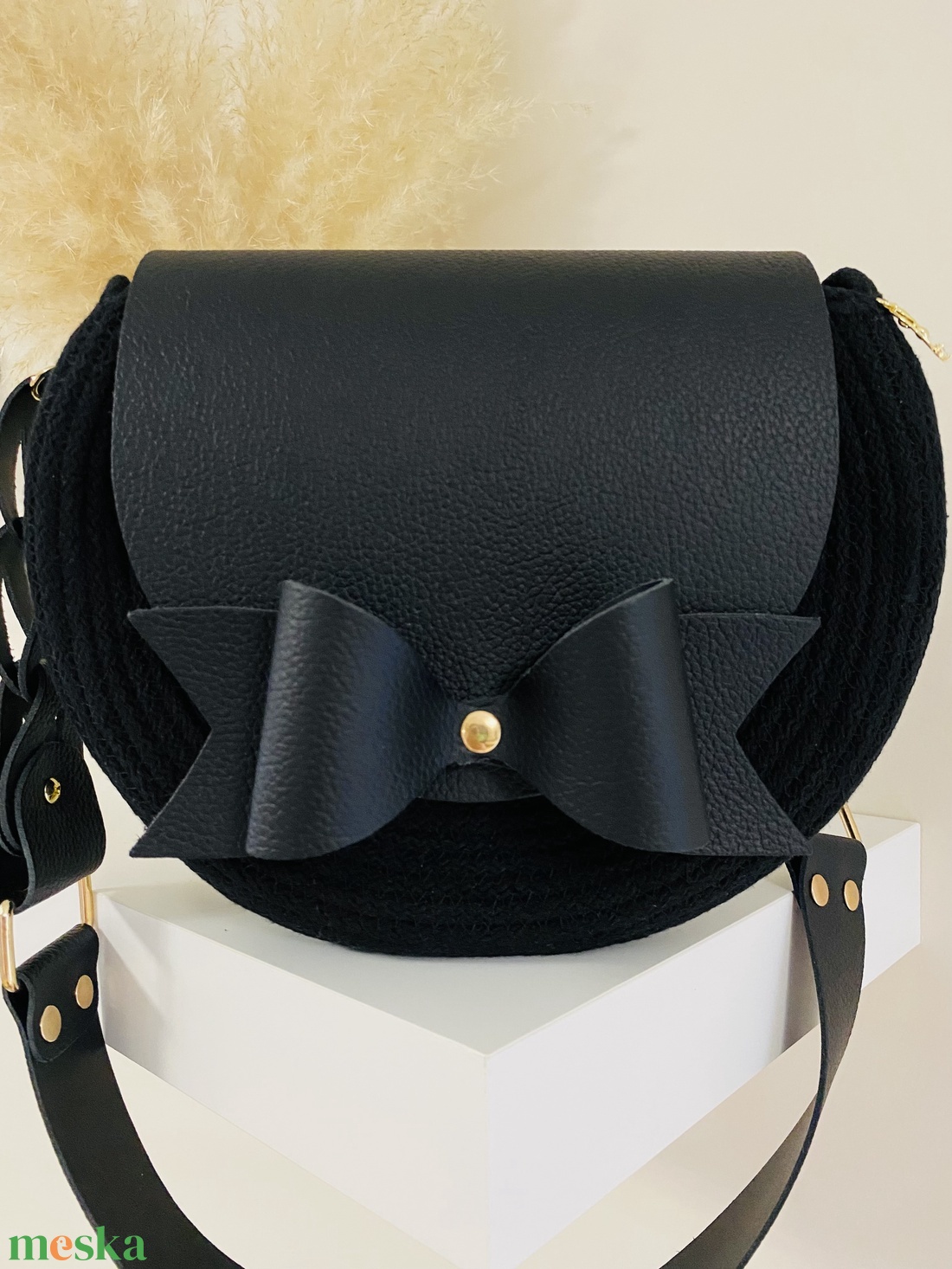 Különleges női táska, valódi bőr kiegészítőkkel - táska & tok - kézitáska & válltáska - vállon átvethető táska - Meska.hu