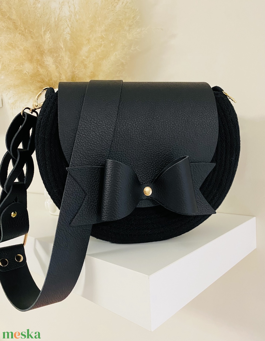 Különleges női táska, valódi bőr kiegészítőkkel - táska & tok - kézitáska & válltáska - vállon átvethető táska - Meska.hu