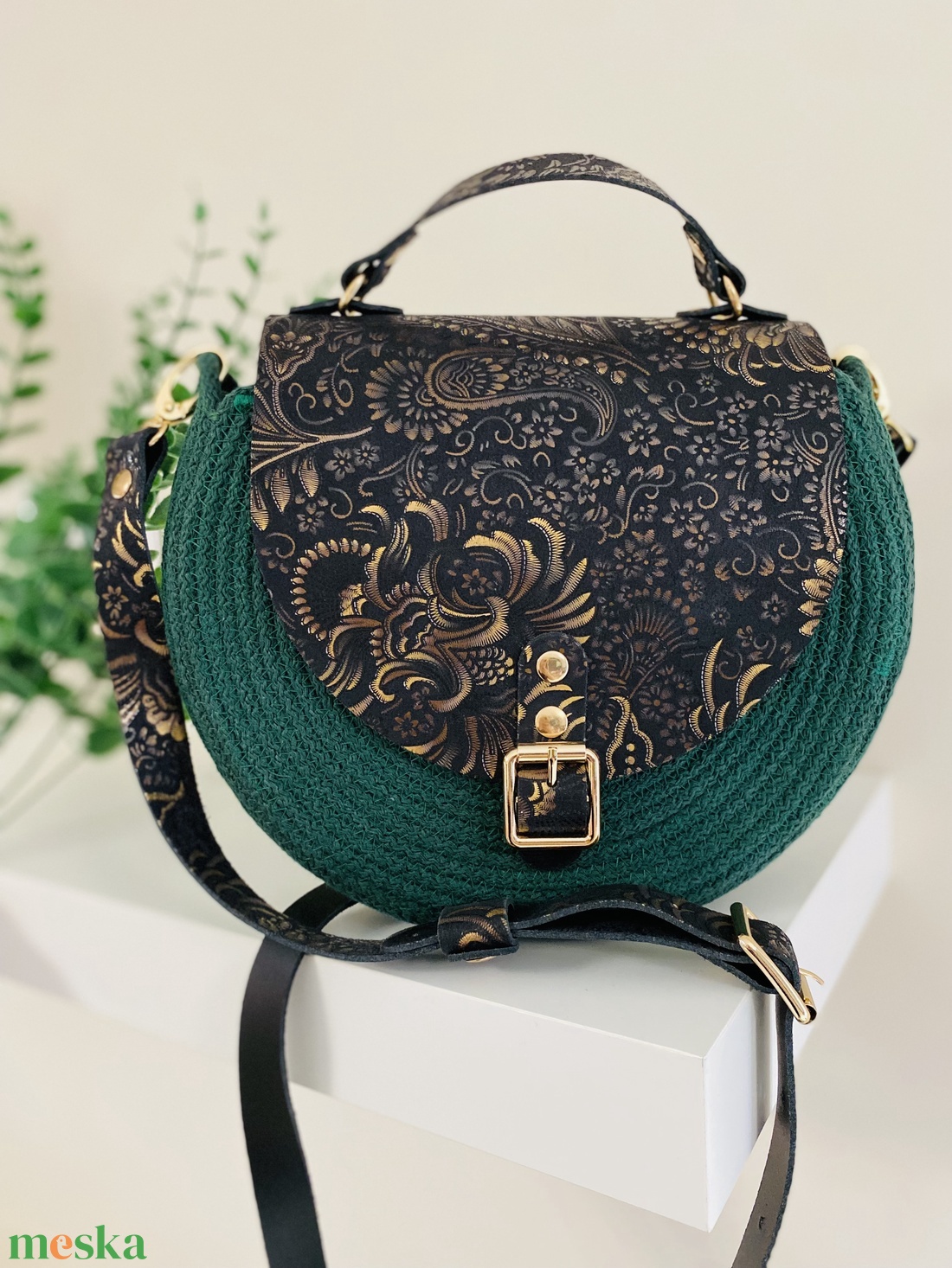 Különleges női táska, valódi bőr kiegészítőkkel - táska & tok - kézitáska & válltáska - vállon átvethető táska - Meska.hu