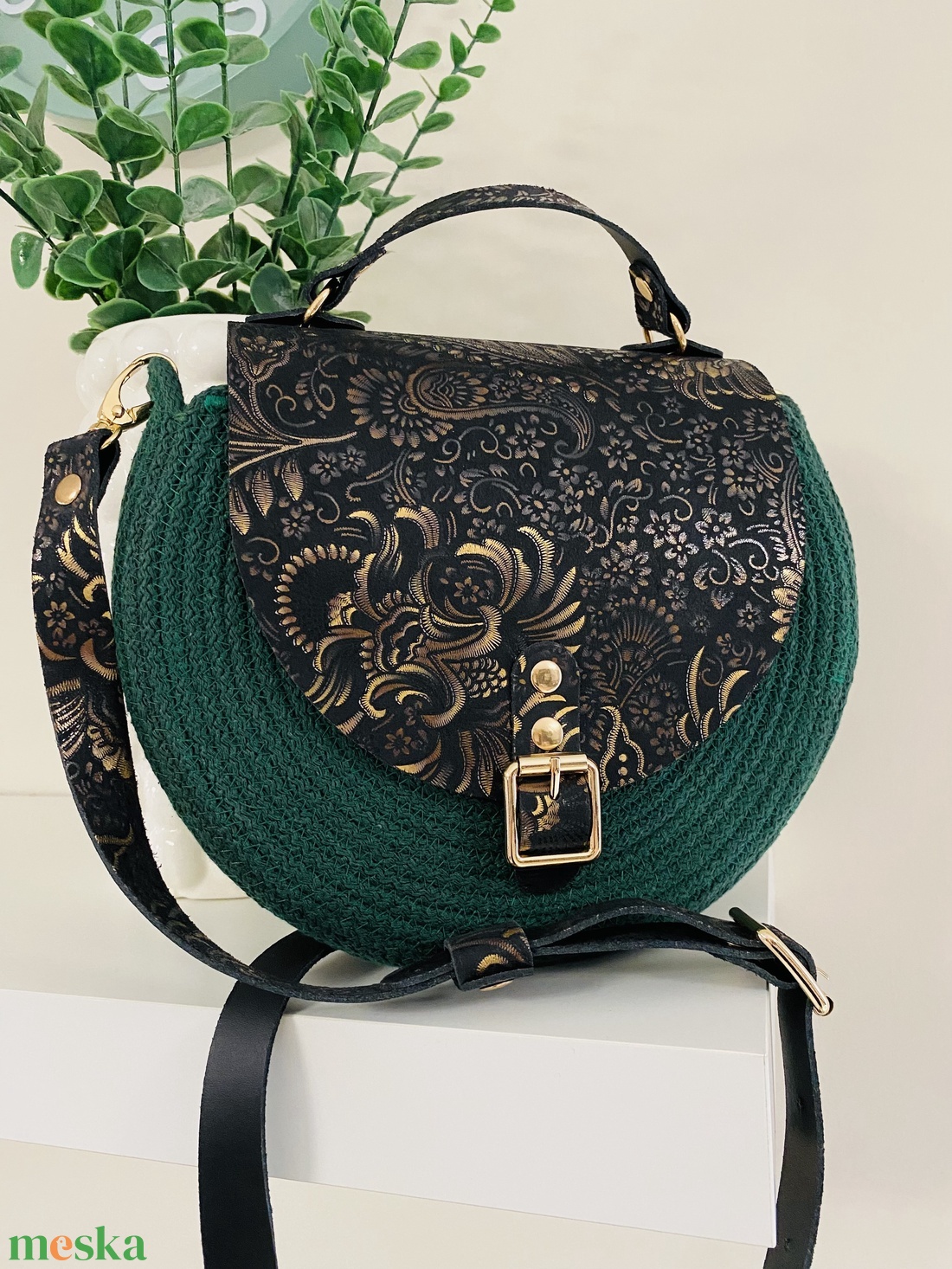 Különleges női táska, valódi bőr kiegészítőkkel - táska & tok - kézitáska & válltáska - vállon átvethető táska - Meska.hu