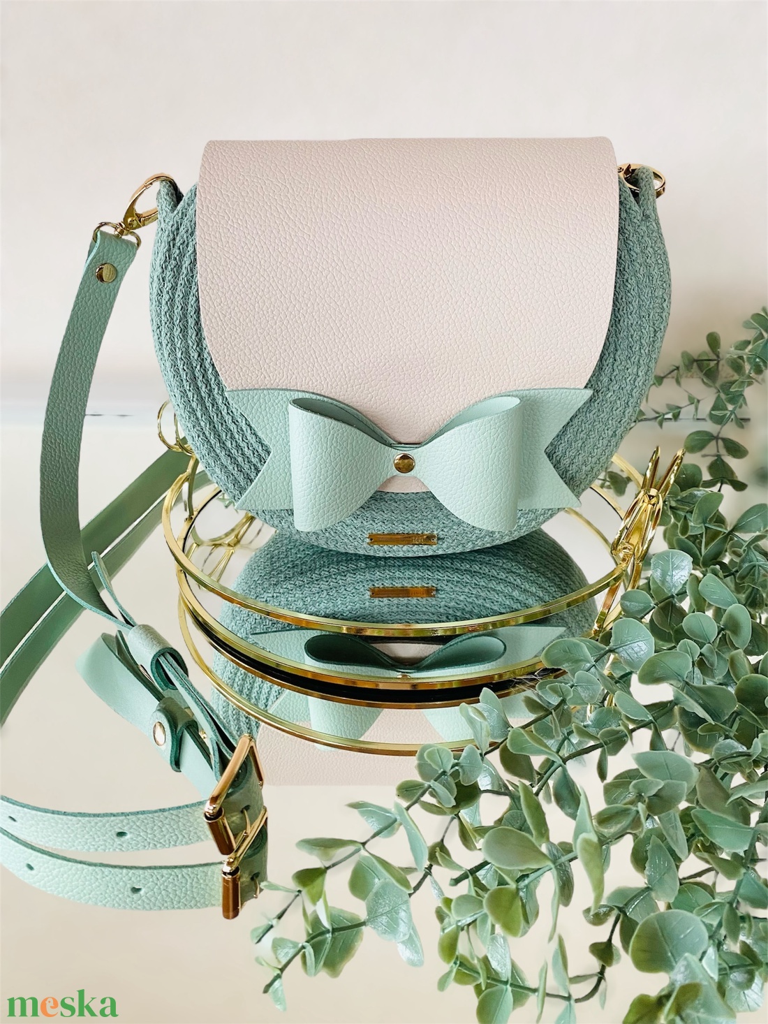 Különleges női táska, valódi bőr kiegészítőkkel - táska & tok - kézitáska & válltáska - vállon átvethető táska - Meska.hu