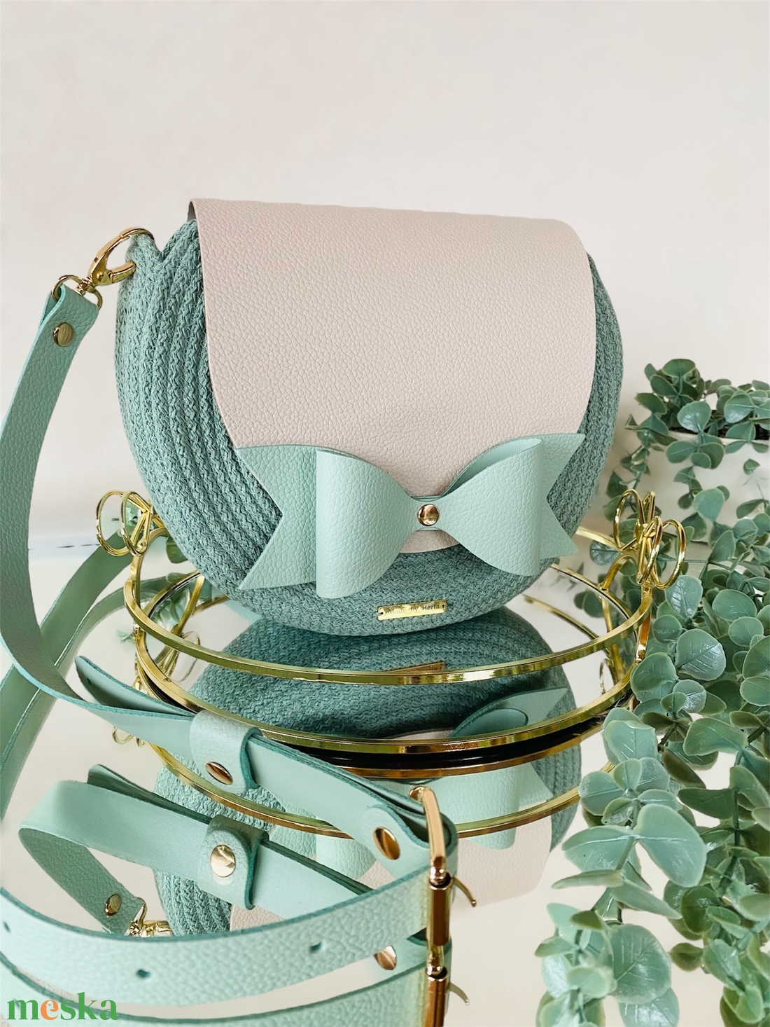 Különleges női táska, valódi bőr kiegészítőkkel - táska & tok - kézitáska & válltáska - vállon átvethető táska - Meska.hu