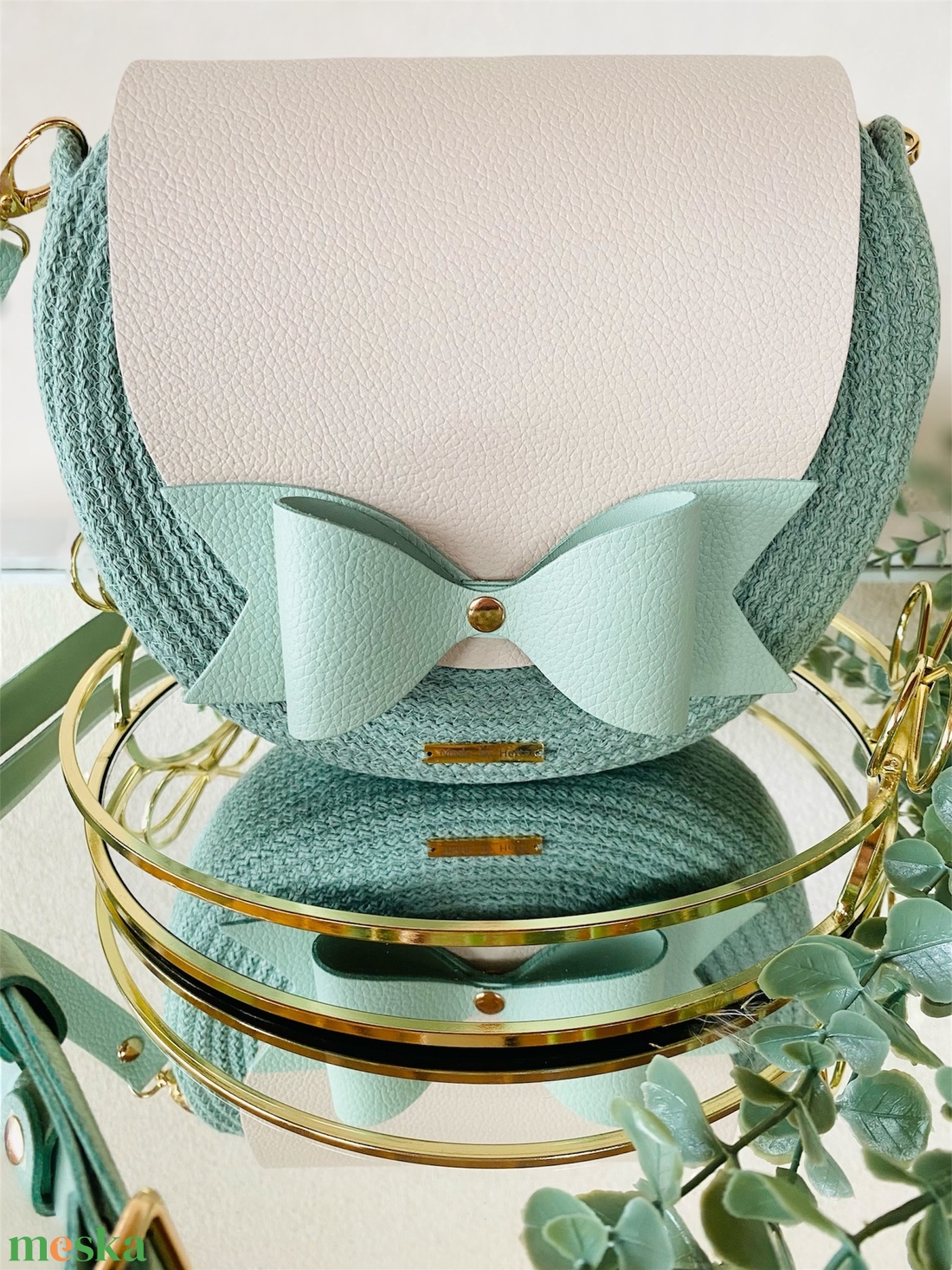 Különleges női táska, valódi bőr kiegészítőkkel - táska & tok - kézitáska & válltáska - vállon átvethető táska - Meska.hu