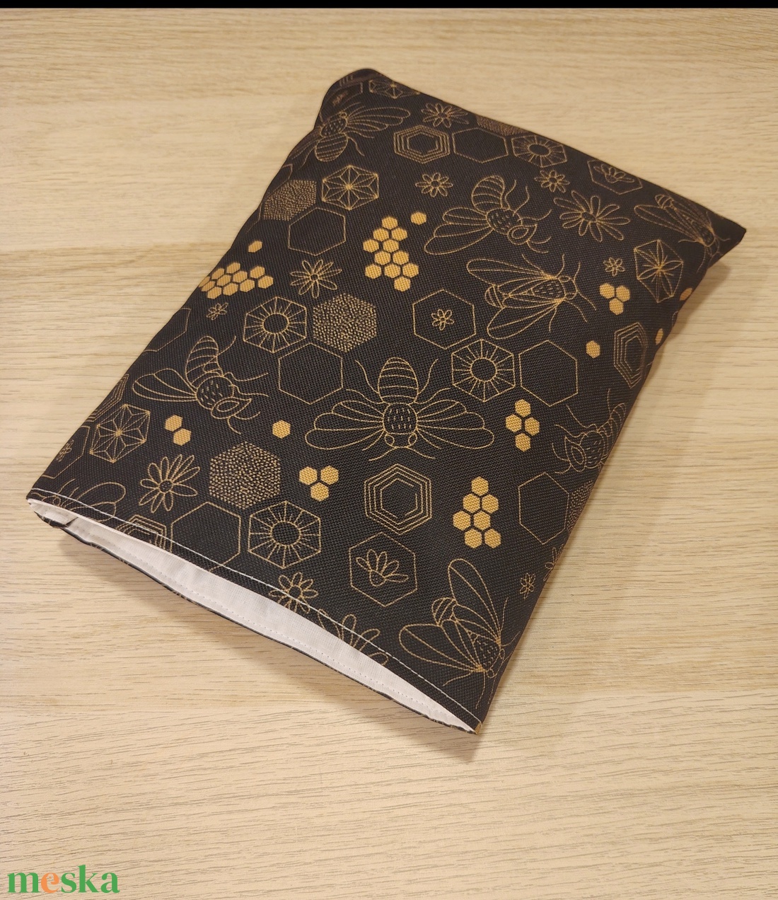 Vízhatlan ölelhető könyvtok (méhecske) - könyv & zene - könyvtok - Meska.hu