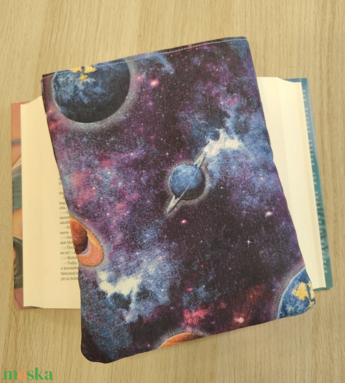 Bolygós könyvtok - otthon & életmód - papír, írószer - könyv- és füzetborító - Meska.hu