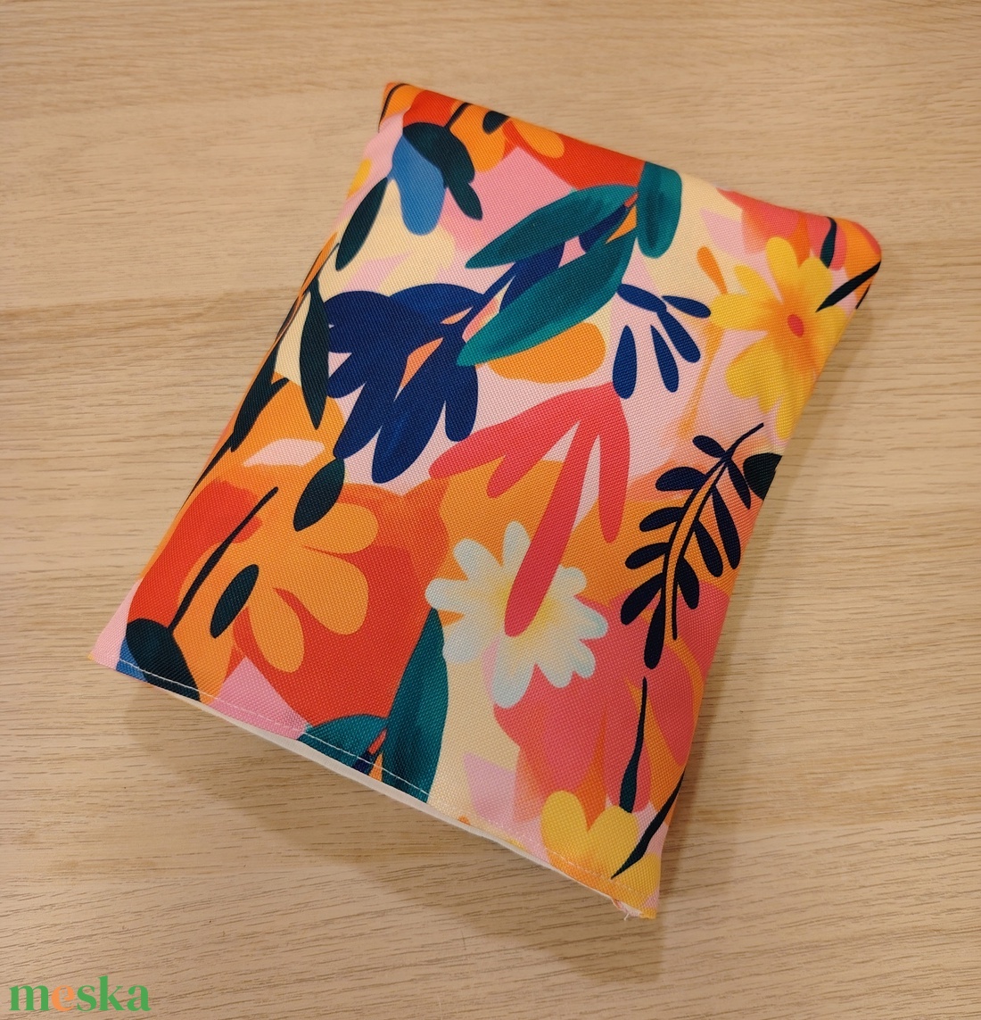 Vízhatlan ölelhető könyvtok (rózsaszín virágos)  - könyv & zene - könyvtok - Meska.hu