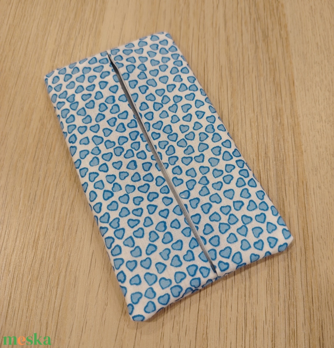 Szivecskés zsepitartó - táska & tok - pénztárca & más tok - zsebkendőtartó tok - Meska.hu