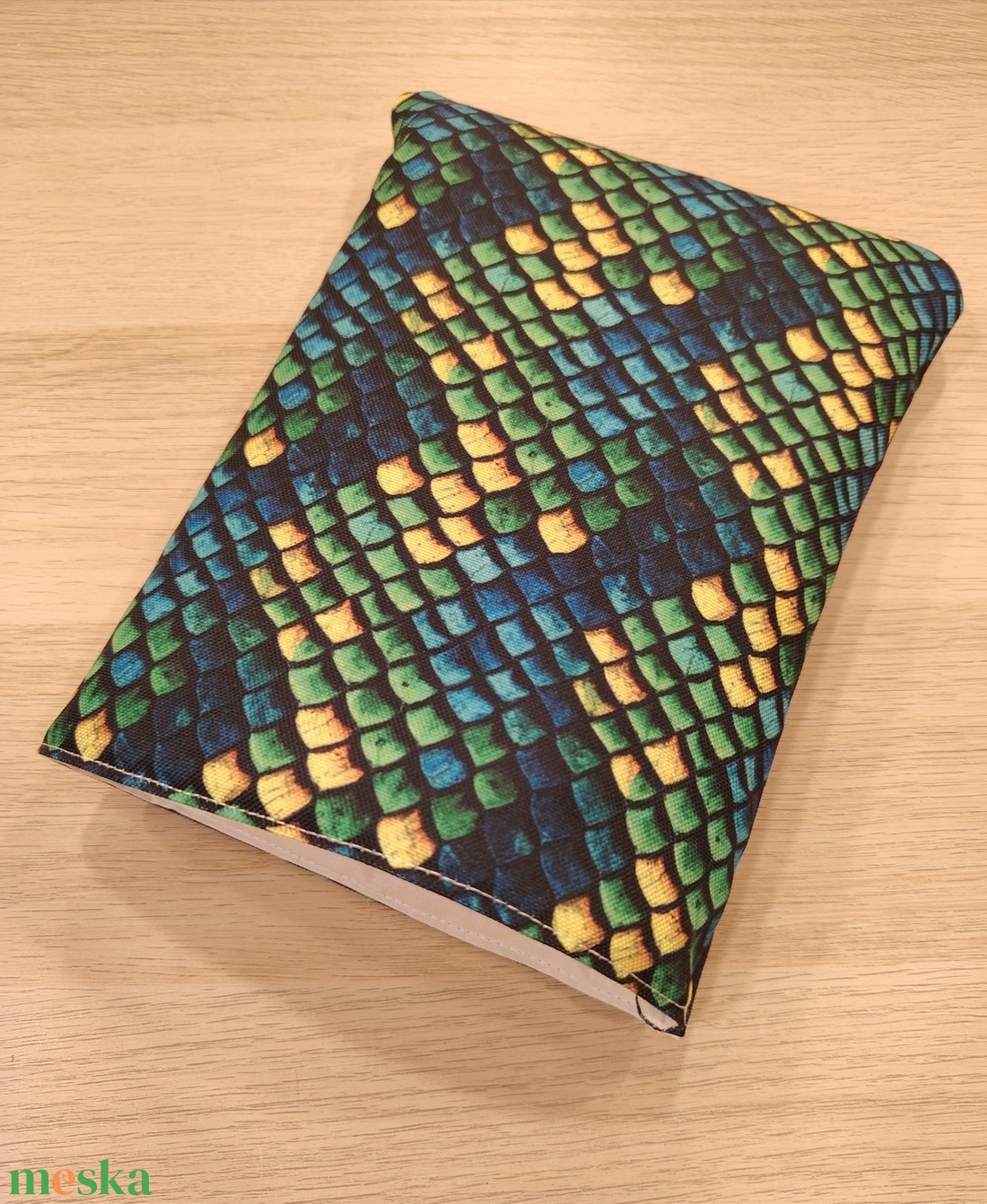 Vízhatlan ölelhető könyvtok (kígyó))  - könyv & zene - könyvtok - Meska.hu