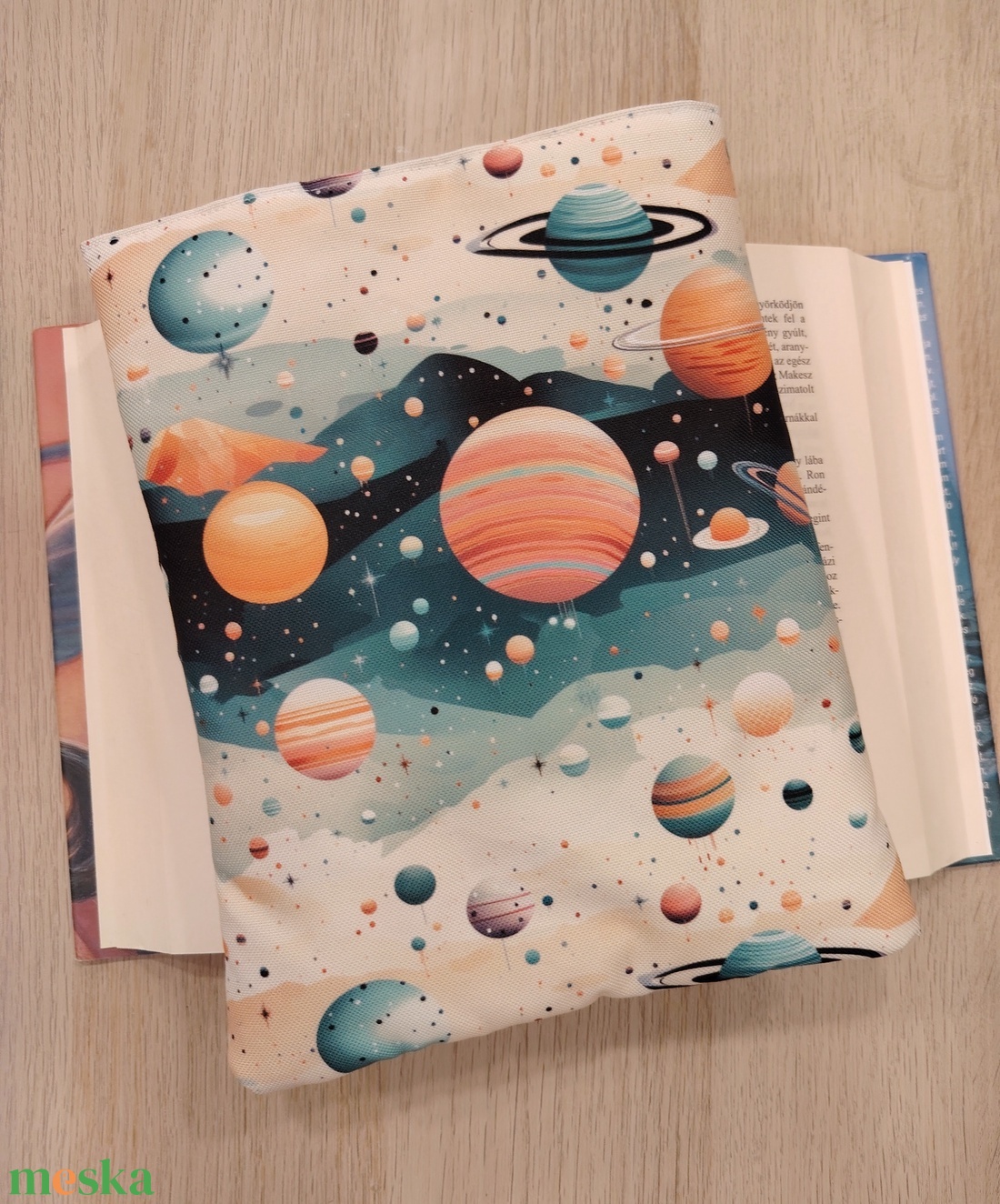 Vízhatlan ölelhető könyvtok (bolygós)  - könyv & zene - könyvtok - Meska.hu