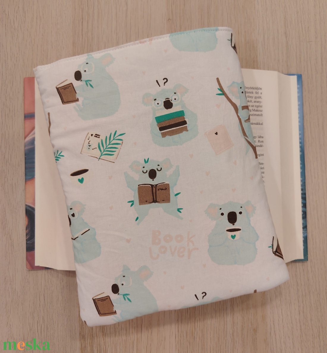 Olvasó koala könyvtok - otthon & életmód - papír, írószer - könyv- és füzetborító - Meska.hu