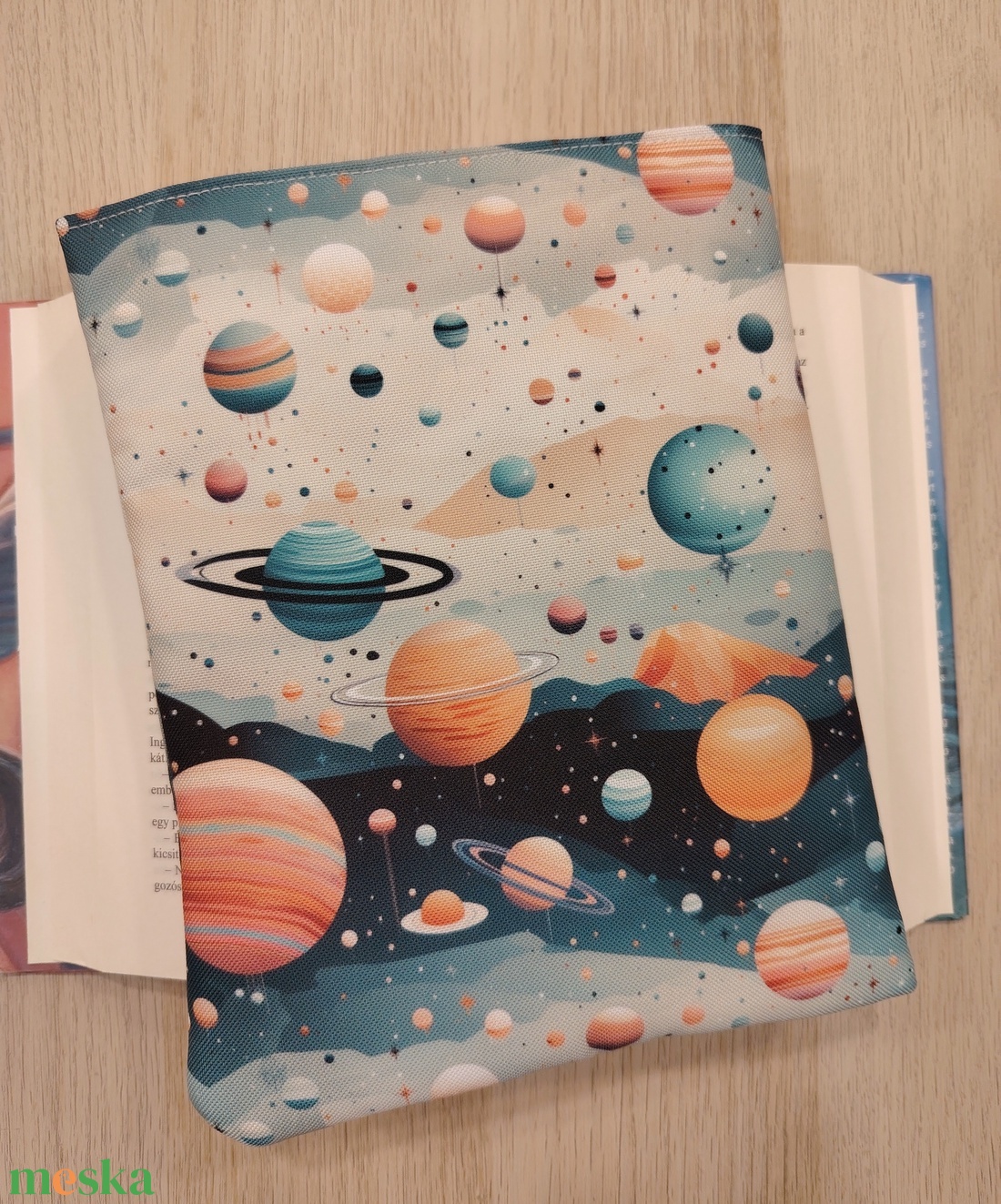 Vízhatlan ölelhető könyvtok (bolygós)  - könyv & zene - könyvtok - Meska.hu