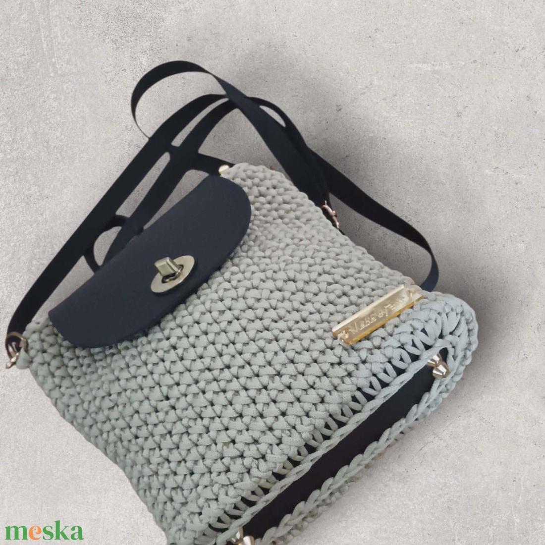 Kis méretű horgolt válltáska len színben - táska & tok - kézitáska & válltáska - válltáska - Meska.hu