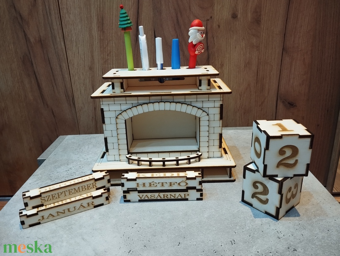 Kandalló formájú öröknaptár ceruza tartóval  - otthon & életmód - dekoráció - fali és függő dekoráció - falinaptár & öröknaptár - Meska.hu