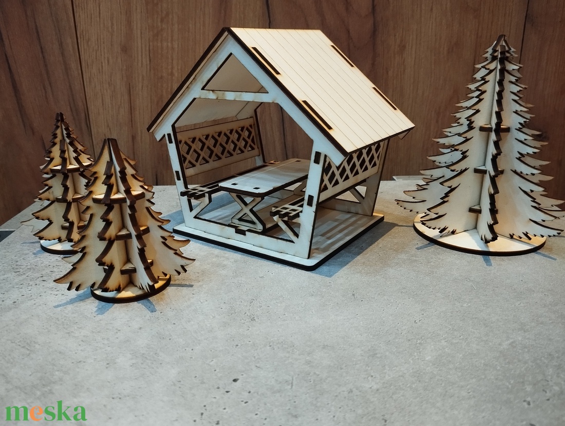 Mini kerti kiülő fenyőfákkal - játék & sport - baba & babaház - babaház - Meska.hu
