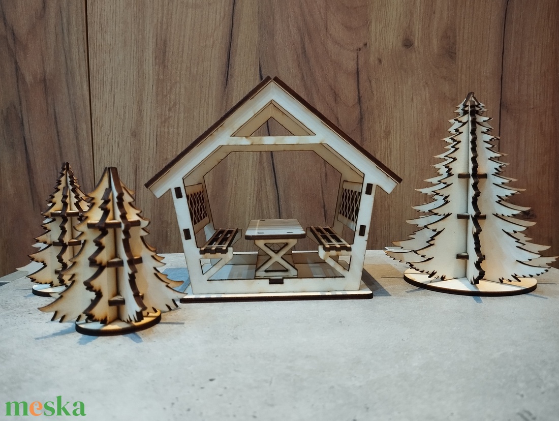 Mini kerti kiülő fenyőfákkal - játék & sport - baba & babaház - babaház - Meska.hu