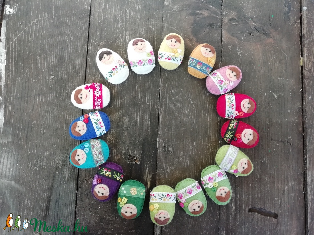 Matrjoska kitűző - ékszer - kitűző és bross - kitűző - Meska.hu