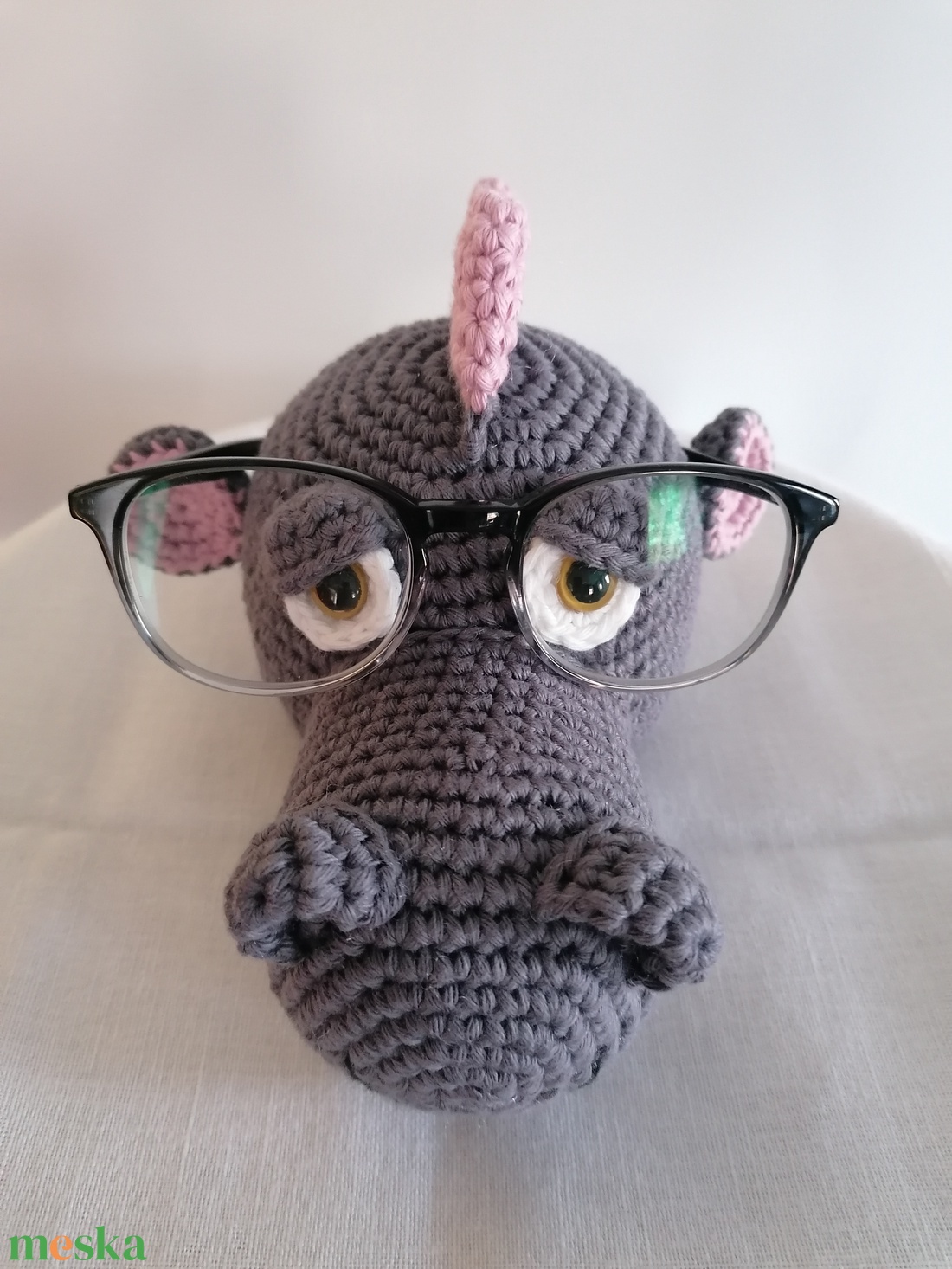 Horgolt szemüvegtartó sárkányfej - otthon & életmód - dekoráció - asztal és polc dekoráció - asztaldísz - Meska.hu