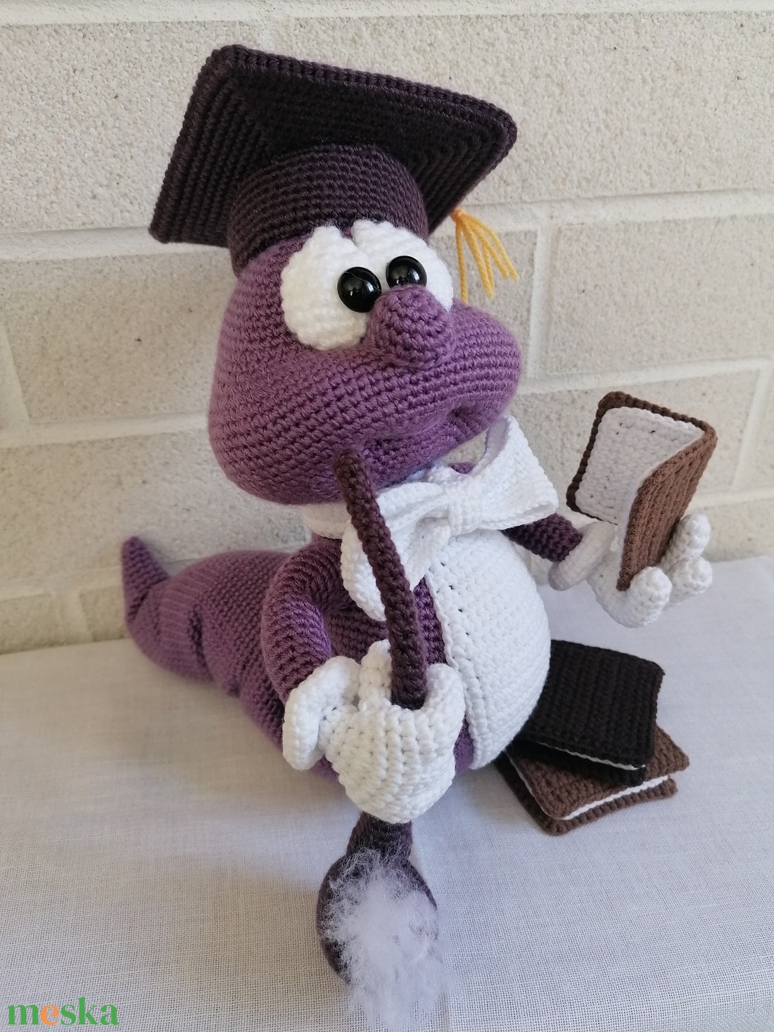 Amigurumi könyvmoly  - otthon & életmód - dekoráció - asztal és polc dekoráció - asztaldísz - Meska.hu