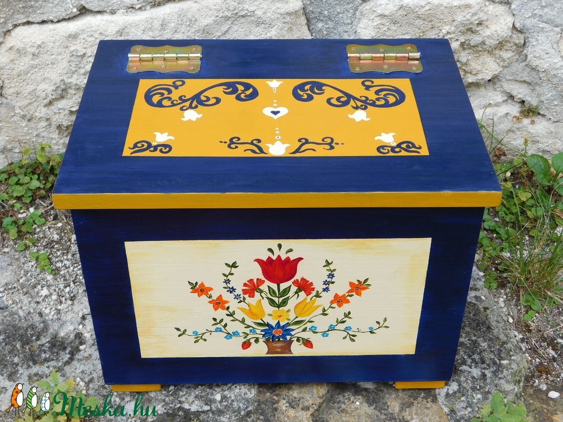 Hagyományos stílusú festett tulipános láda, menyasszonyi láda - esküvő - emlék & ajándék - Meska.hu