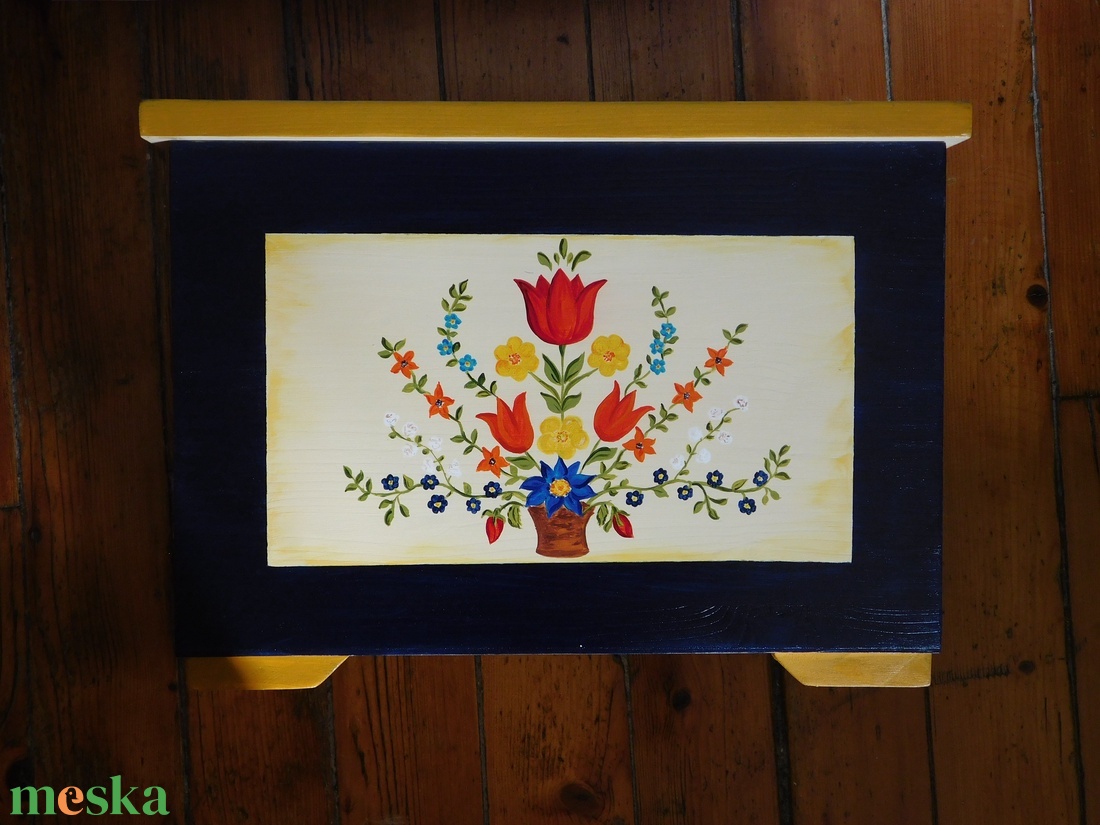 Hagyományos stílusú nagy festett fa láda, tulipános láda, menyasszonyi láda - otthon & életmód - bútor - más bútor - Meska.hu