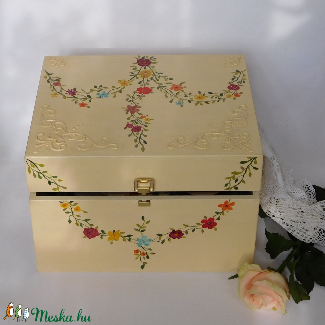 Elegáns barokk füzéres, kis láda, tulipános láda, menyasszonyi ládika - esküvő - emlék & ajándék - doboz - Meska.hu Elegáns barokk füzéres, kis láda, tulipános láda, menyasszonyi ládika - esküvő - emlék & ajándék - doboz - Meska.hu