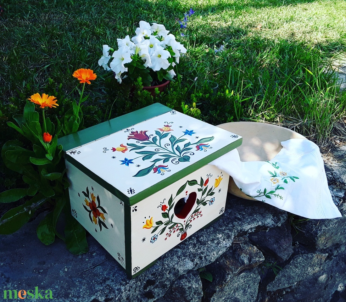 Hagyományos stílusú, mesés hangulatú, menyasszonyi láda, tulipános festett fa ládikó, tulipános láda magyar motívumos - esküvő - Meska.hu Hagyományos stílusú, mesés hangulatú, menyasszonyi láda, tulipános festett fa ládikó, tulipános láda magyar motívumos - esküvő - Meska.hu
